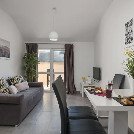 Sky Bed & Breakfast 4*