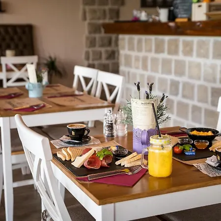 Sky Bed & Breakfast 4*